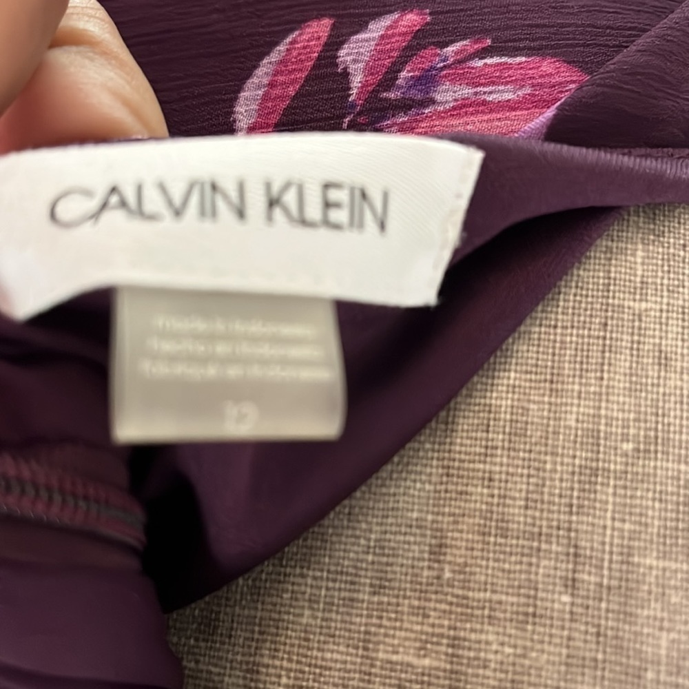 Calvin Klein size 12 flowy mid length dress perfect for a wedding. Light weight - Picture 6 of 6